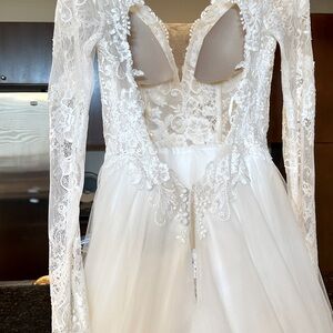 New wedding dress sincerity off white, professional alterations from size 8.